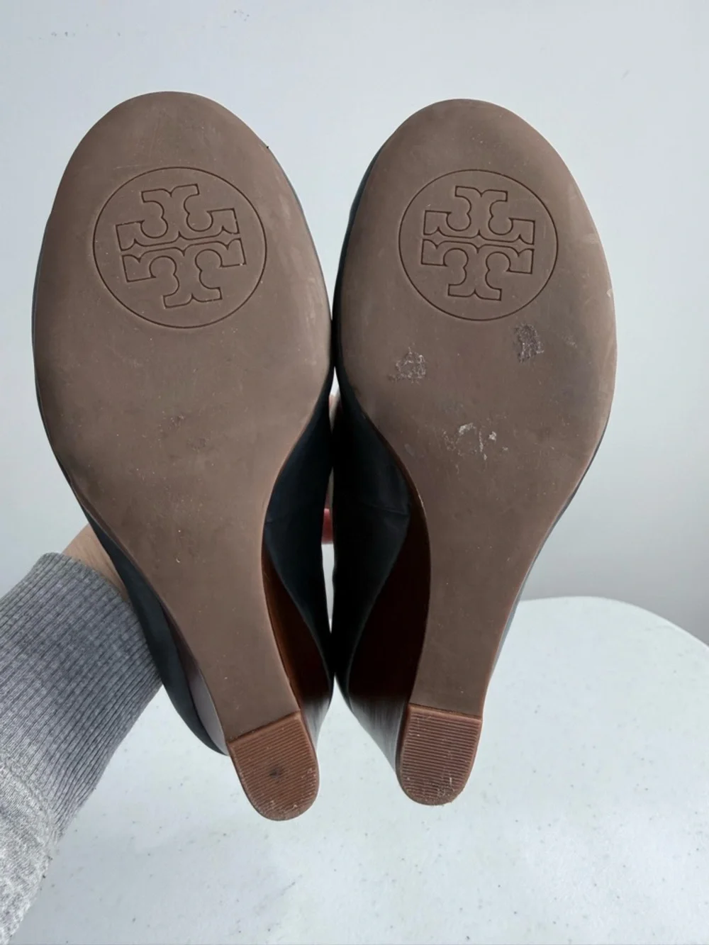 Tory Burch Shoes Sally Two Tone Leather Wedge Pumps Navy Ivory 6.5 / 36.5 Preppy - Picture 15 of 16